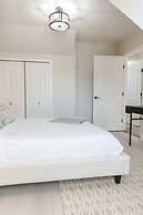 The Oxen - Dt Home w Putting Green and Tons of Parking