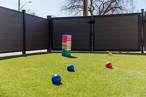 The Oxen - Dt Home w Putting Green and Tons of Parking