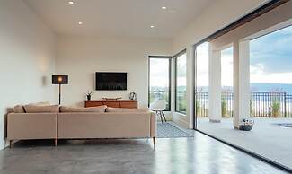 Salt w Pool Sauna Lake View Upper Mission Lux