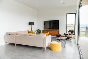 Salt w Pool Sauna Lake View Upper Mission Lux