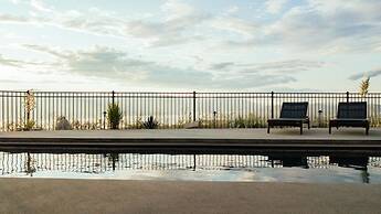 Salt w Pool Sauna Lake View Upper Mission Lux