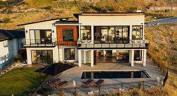 Salt w Pool Sauna Lake View Upper Mission Lux