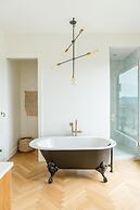 Salt w Pool Sauna Lake View Upper Mission Lux