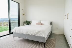 Salt w Pool Sauna Lake View Upper Mission Lux