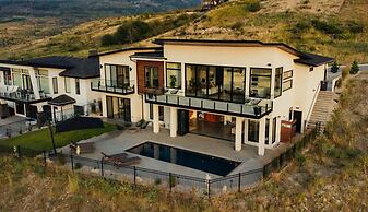 Salt w Pool Sauna Lake View Upper Mission Lux