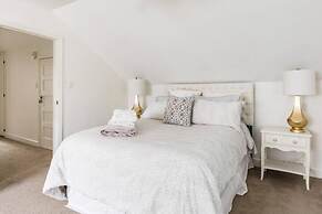 Gorgeous Bungalow With a Backyard Deck