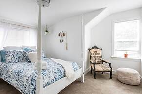 Gorgeous Bungalow With a Backyard Deck