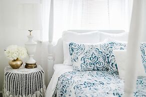 Gorgeous Bungalow With a Backyard Deck