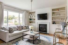 Gorgeous Bungalow With a Backyard Deck