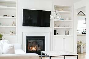 Gorgeous Bungalow With a Backyard Deck