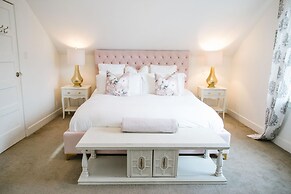 Gorgeous Bungalow With a Backyard Deck