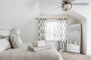 Gorgeous Bungalow With a Backyard Deck