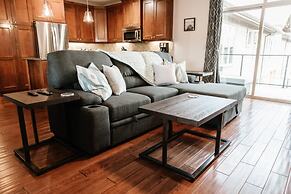 Lakefront Beachfront top Floor Condo w Pool