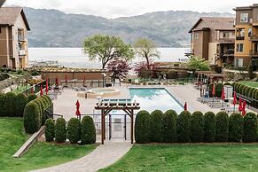 Lakefront Beachfront top Floor Condo w Pool