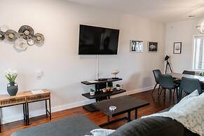 Lakefront Beachfront top Floor Condo w Pool