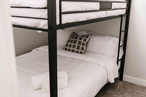 Lakefront Beachfront top Floor Condo w Pool