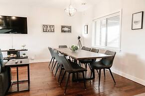 Lakefront Beachfront top Floor Condo w Pool