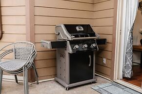 Lakefront Beachfront top Floor Condo w Pool