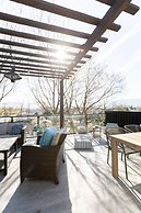 DT 3-lvl Townhouse w Rooftop Patio