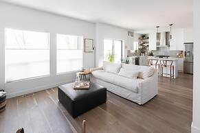 DT 3-lvl Townhouse w Rooftop Patio