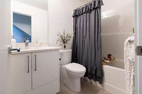 DT 3-lvl Townhouse w Rooftop Patio