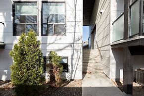 DT 3-lvl Townhouse w Rooftop Patio