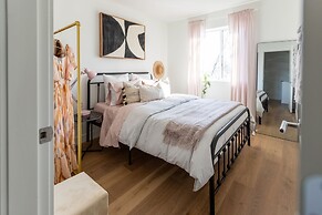 DT 3-lvl Townhouse w Rooftop Patio