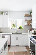 DT 3-lvl Townhouse w Rooftop Patio