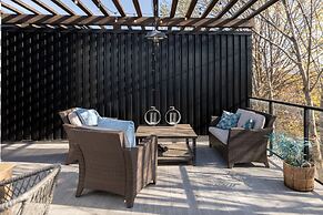 DT 3-lvl Townhouse w Rooftop Patio