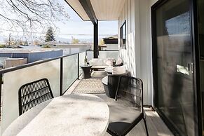 DT 3-lvl Townhouse w Rooftop Patio