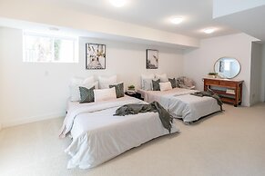 DT 3-lvl Townhouse w Rooftop Patio