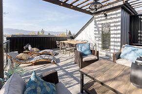 DT 3-lvl Townhouse w Rooftop Patio