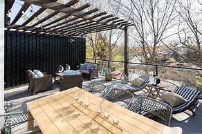 DT 3-lvl Townhouse w Rooftop Patio