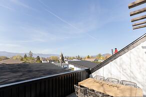 DT 3-lvl Townhouse w Rooftop Patio