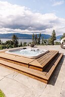 Lakeview Luxury Home in Vineyard w Infinity Pool hot tub