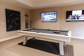 Lakeview Luxury Home in Vineyard w Infinity Pool hot tub