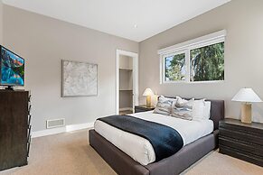 Lakeview Luxury Home in Vineyard w Infinity Pool hot tub