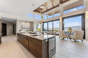 Lakeview Luxury Home in Vineyard w Infinity Pool hot tub