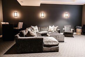 Lakeview Luxury Home in Vineyard w Infinity Pool hot tub