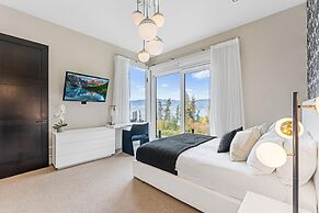 Lakeview Luxury Home in Vineyard w Infinity Pool hot tub