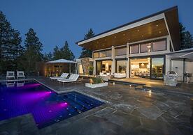 Lakeview Luxury Home in Vineyard w Infinity Pool hot tub