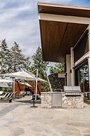 Lakeview Luxury Home in Vineyard w Infinity Pool hot tub