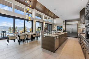 Lakeview Luxury Home in Vineyard w Infinity Pool hot tub