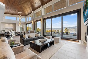 Lakeview Luxury Home in Vineyard w Infinity Pool hot tub