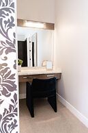 Lakeview Luxury Home in Vineyard w Infinity Pool hot tub