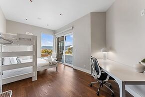 Lakeview Luxury Home in Vineyard w Infinity Pool hot tub