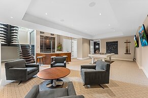 Lakeview Luxury Home in Vineyard w Infinity Pool hot tub