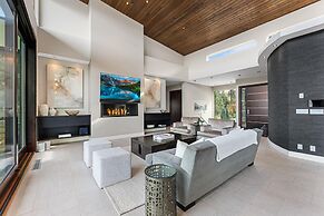 Lakeview Luxury Home in Vineyard w Infinity Pool hot tub