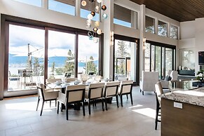 Lakeview Luxury Home in Vineyard w Infinity Pool hot tub