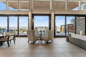 Lakeview Luxury Home in Vineyard w Infinity Pool hot tub